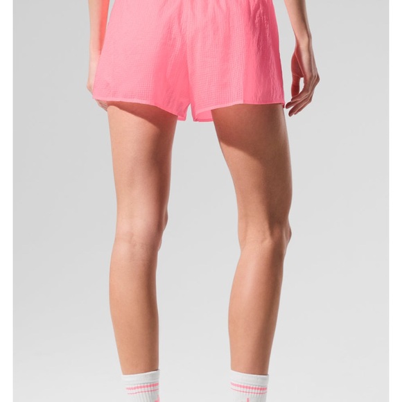 🛑 LAST DAY ON POSHMARK🛑 NWT AUTHENTIC ALO YOGA Bubblegum Pink GAME TIME SHORTS - Picture 5 of 9